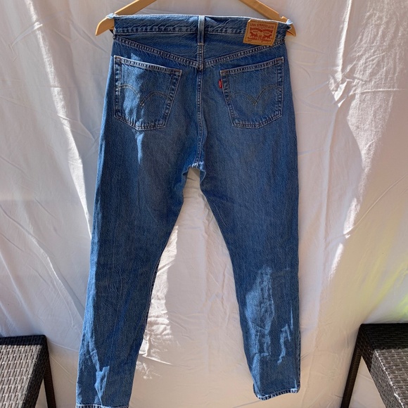 Distressed Levi's 501 - Picture 4 of 9